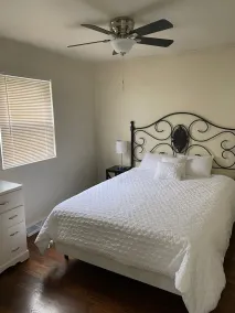 Cozy, Roomy 1 Bedroom Home in Cincinnati - Image 2