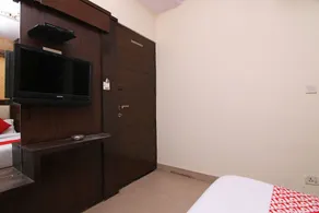Sagar Deluxe by OYO Rooms - Image 2
