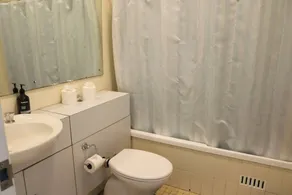 Cosy Newtown Studio Apartment With Swimming Pool - Image 5