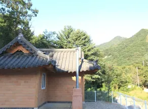 Sanasa Red Clay House - Image 3