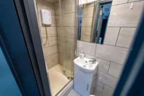Spacious 1-Bed Studio in Birmingham - Image 4