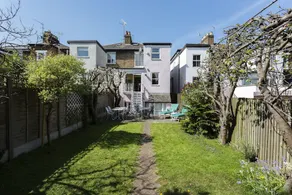 Cambridge Garden - Image 5