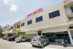 Super OYO 89495 Rich Hotel - Image 4