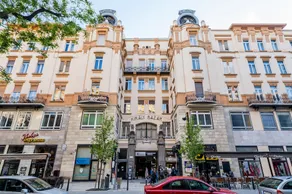 Dandy Deluxe Apartments - Image 2