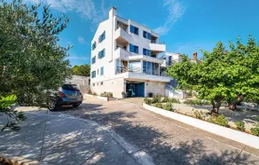 Stunning Apartment in Lukoran With Jacuzzi, Wifi and Outdoor Swimming Pool - Image 2