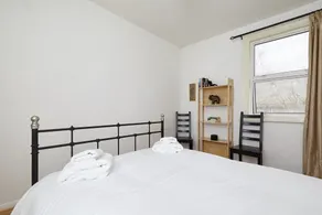 East London 1 Bedroom Flat With Terrace - Image 4