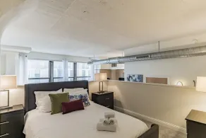 Sleeps 4! 2BR, Gym, Paid Parking, Close to Major Attractions - Image 2