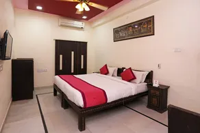 OYO 9933 Hotel Meera Mahal - Image 2