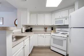 Awesome 1 Bedroom Condo at Ballston - Image 3
