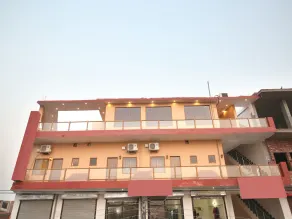 Hotel Golden Brooks by OYO Rooms - Image 3