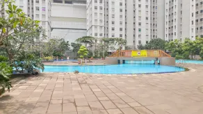 Green Bay Pluit Studio Apartment with 2 Single Beds by Travelio - Image 3