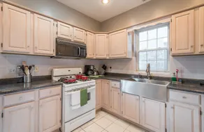 Grand Local Ave Luxury Apartments - Image 4