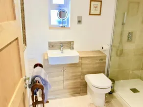 Shalom Suite With Ensuite - Image 4