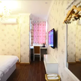 F1 Hotel - Image 4