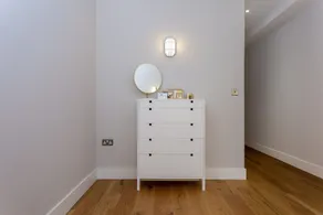 1 Bedroom Converted Warehouse In Stoke Newington - Image 4