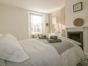 Harbour Retreat - Image 3