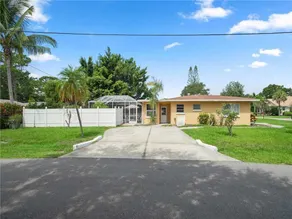 Aurora Seabreeze, Fenced Yard, 3 Bedroom, Heated Pool, Wi-Fi, Sleeps 10 - Image 4