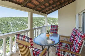 Apt. With Terrace & Garden, 2 min to the Beach - Image 3