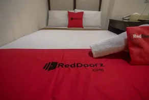 RedDoorz near RS Husada - Image 2