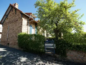 Unique holiday home in Saint-Honoré-les-Bains - Image 4