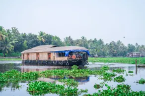 OYO 23103 Houseboat Ganga 5bhk Deluxe - Image 3