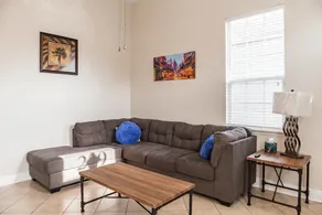 Historic Algiers Point 3 Minutes To Downtown 3 Bedroom Duplex by Redawning - Image 2