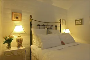 Twilight Cottage - Image 3