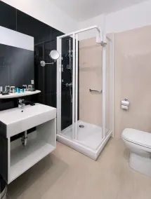 Arcadia Hotel Budapest - Image 5