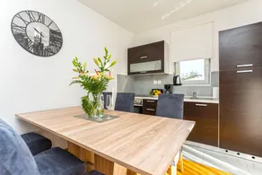 Summer Breeze Pool Apartments - Image 2