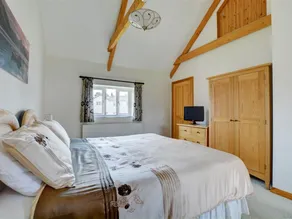 Former Farmhouse in Beautiful Landscape With two En-suite Bathrooms - Image 3