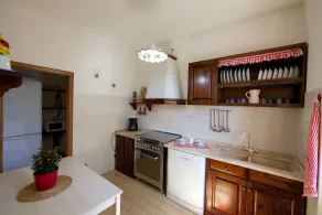 Stunning private villa for 8 people with WIFI, private pool, TV, veranda and parking - Image 5