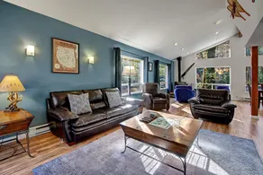 Baring Bend Lodge - Three Bedroom Cabin with Hot Tub - Image 2