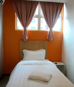 Lucky 11 Hotel - Image 3