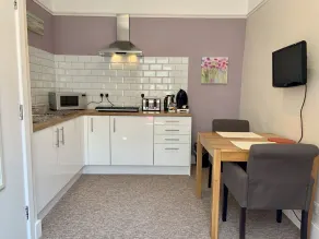 Epchris House - Image 2