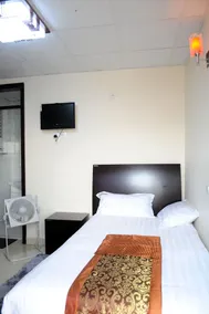 Ravens Hotel - Image 2