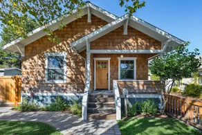 Lovely 2br W/ Private Yard 2 Bedroom Apts - Image 3