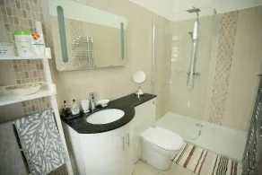 Vale House - Image 3