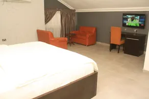 Reliance Royal Suites - Image 4