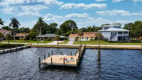 Sunshine On The River 3 Bedroom Waterfront Property 3 Home by Redawning - Image 2
