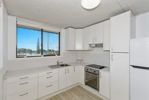 Kingy Beach Getaway - Image 5