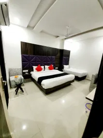 Collection O Hotel Royal View - Image 2