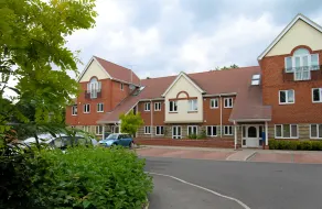 Berkshire Rooms Gray Place - Image 3