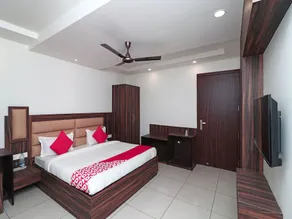 Woods Inn By OYO Rooms - Image 2