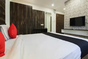 Apple Tree Inn by OYO Rooms - Image 2