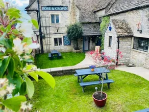The Rose & Crown Farmhouse & Pub - Image 3