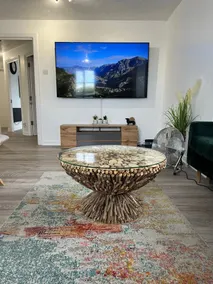 Captivating Luxury 1-bed Apartment in London - Image 3