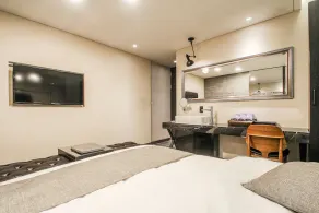 Hotel 2.4 - Image 5