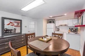 Retreat to a Beautiful Suite in Toronto - Image 5