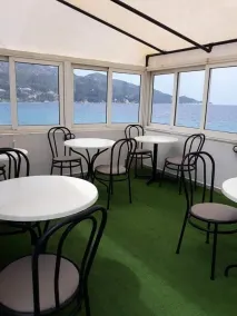Deja Vu Hotel - Image 4