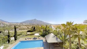 Luxury Villa With Heated Pool - Image 2